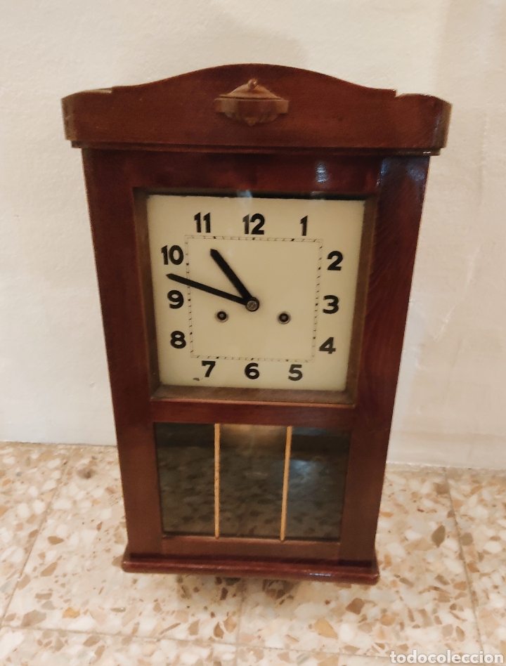 Vintage: Reloj de madera a&ntilde;os 40 - Foto 1