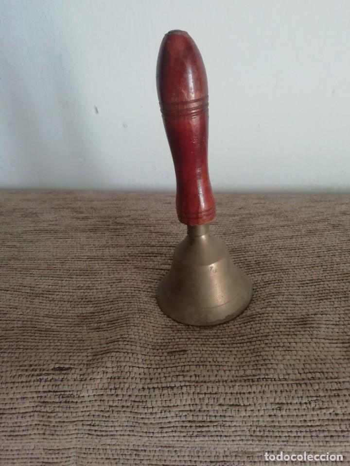 Vintage: Campanilla sobremesa madera y laton
