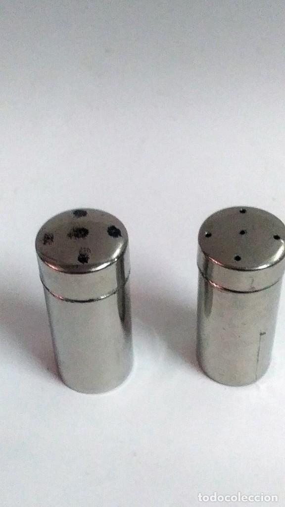 Vintage: botes de metal para talco o salero