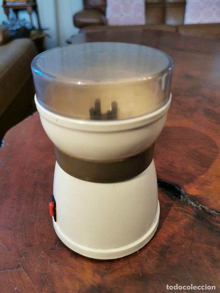 Vintage: MOLINILLO DE CAFE TAURUS 120/220 V FUNCIONANDO - Foto 1