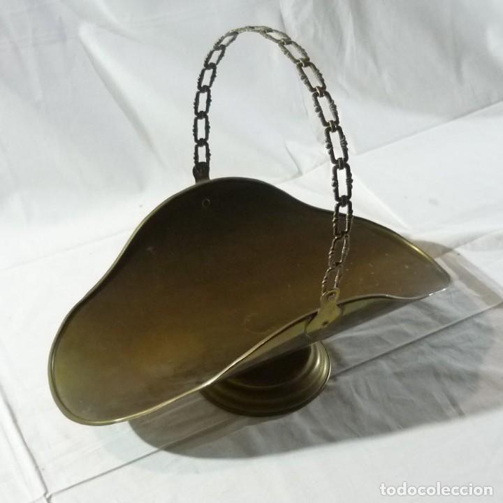 Vintage: Centro de mesa en forma de cesta de bronce o lat&oacute;n - Foto 1