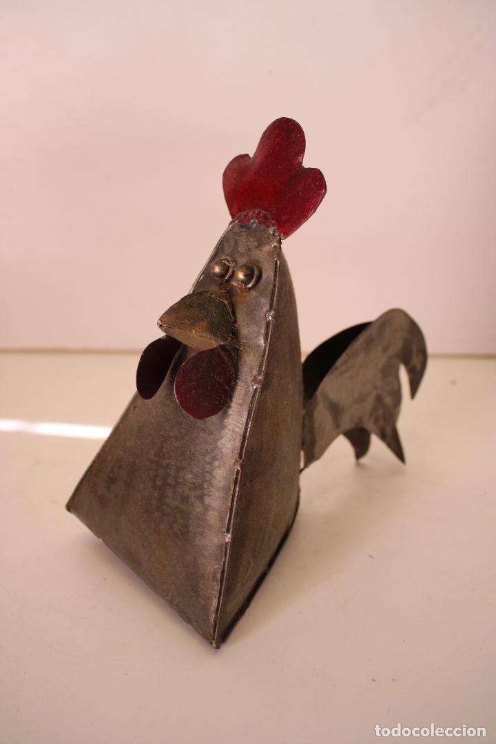 Vintage: gallo de hojalata