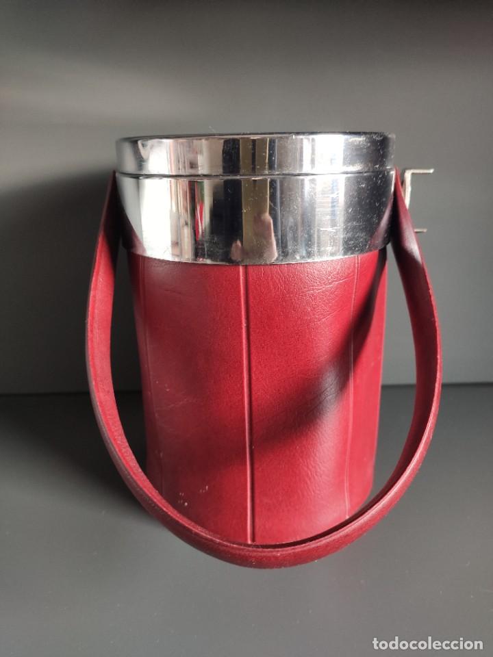 Vintage: CUBITERA VINTAGE A&Ntilde;OS 70 - ROJO / CROMO - CON TAPA - VER FOTOS - Buen estado de conservaci&oacute;n