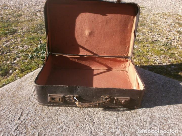 Vintage: MALETA PEQUE&Ntilde;A DE CUERO COLOR MARR&Oacute;N ANTIGUA, MEDIDA 45x29 CM.ALT. 10,5 CM. FALTA ENGANCHE