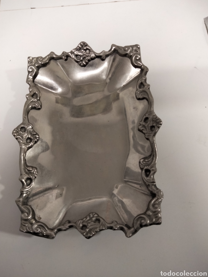 Vintage: Bandeja de aluminio pulido decorada .muy gruesa .