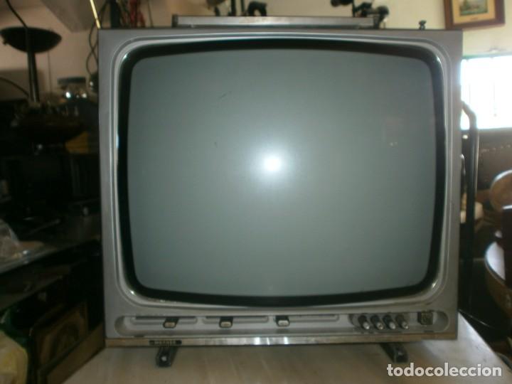 Vintage: Antiguo televisor Werner W-07 C 17 Madrid a&ntilde;os 70 medida 43X43X27 cm. enciende