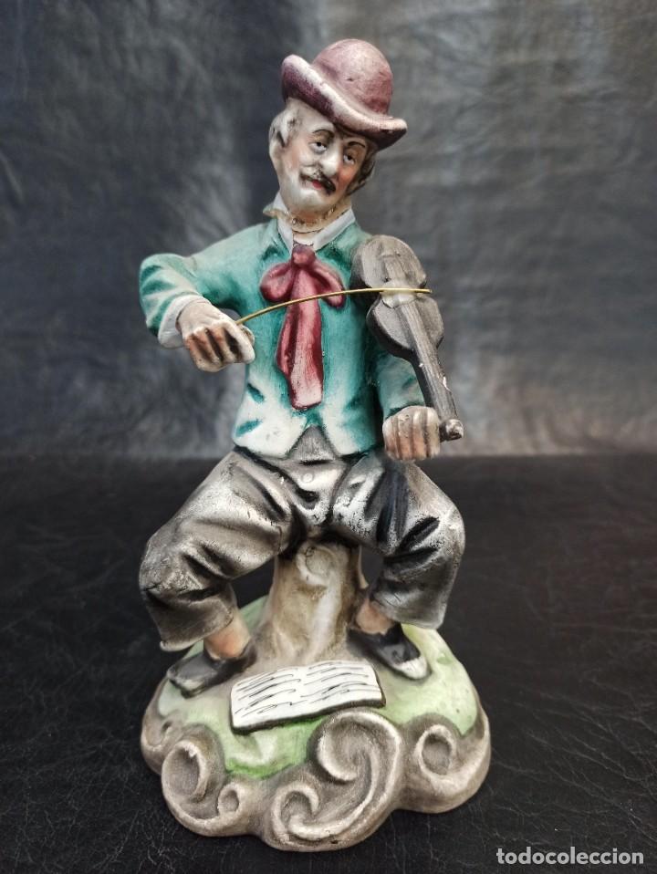 Vintage: Figura vagabundo con viol&iacute;n. C36 - Foto 1