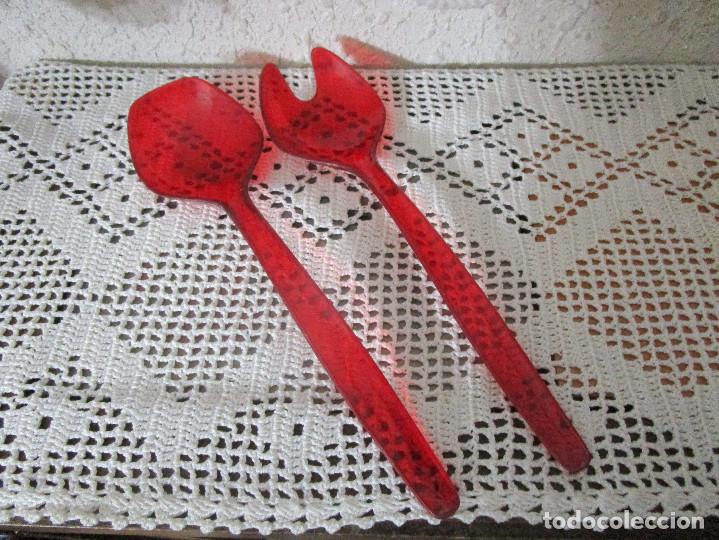 Vintage: CUBIERTOS DE PLASTICO PARA ENSALADA. VINTAGE - Foto 1