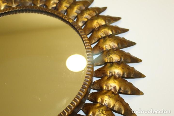 Vintage: ANTIGUO ESPEJO SOL DE CHAPA DORADO - Foto 5