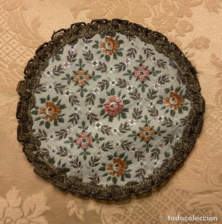 Vintage: ANTIGUO TAPETE REDONDO 16,5 CM DE DI&Aacute;METRO