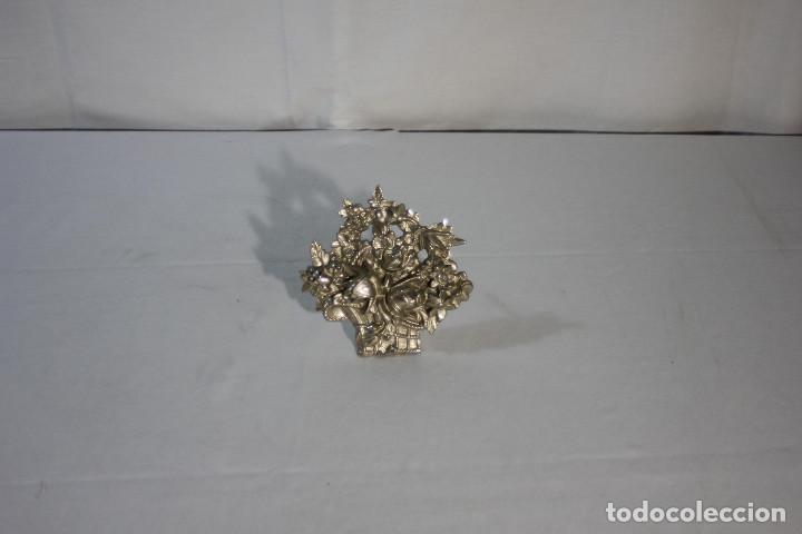 Vintage: FIGURA METAL CESTO FLORES