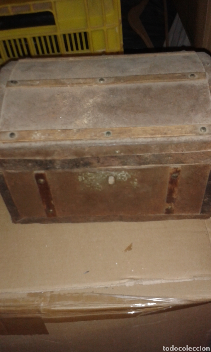 Vintage: Baul antiguo peque&ntilde;o