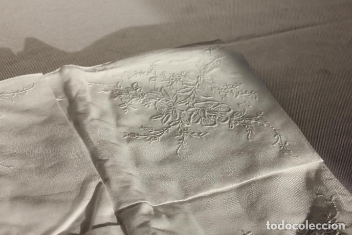 Vintage: 12 SERVILLETAS FLORES BORDADAS - Foto 4