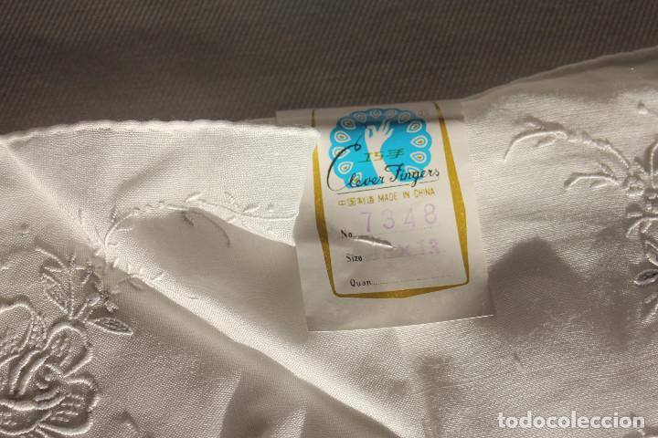 Vintage: 12 SERVILLETAS FLORES BORDADAS - Foto 6