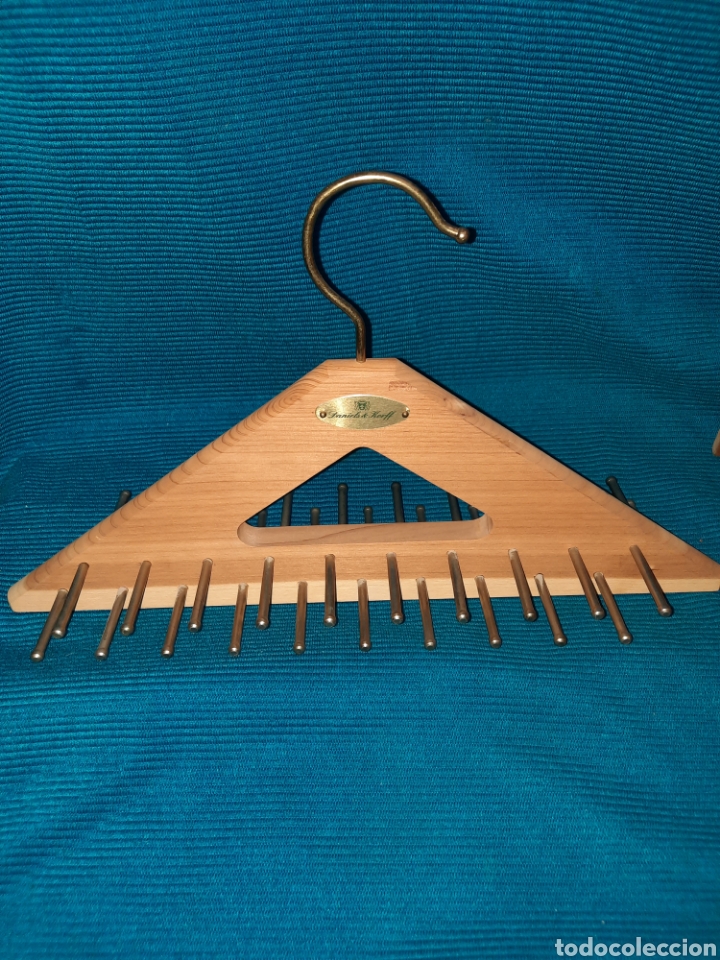 Vintage: ANTIGUA PERCHA DE MADERA DANIELS KORFF PARA CORBATAS - Foto 1