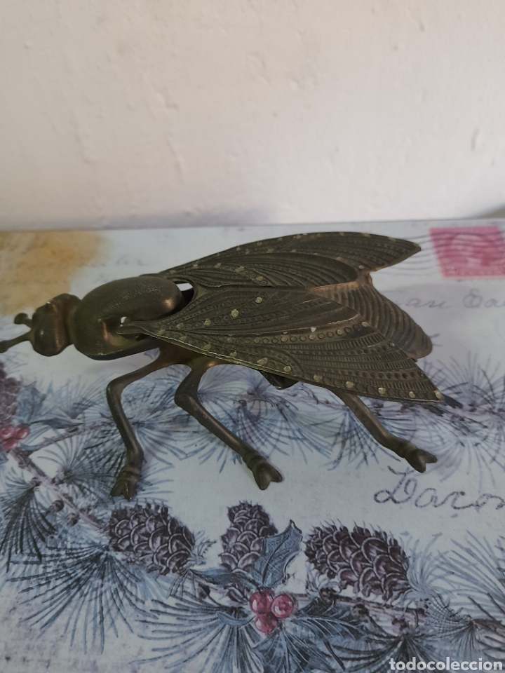Vintage: Antiguo cenicero met&aacute;lico forma de mosca