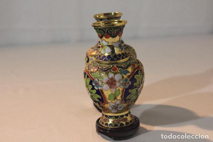 Vintage: PAR JARRONES CLOISONNE PEANA DE MADERA - Foto 3