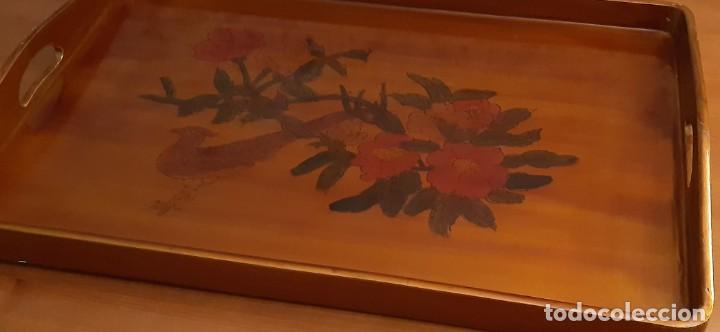 Vintage: BANDEJA DECORADA CON FLORES Y PAJARO - Foto 1
