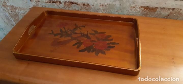 Vintage: BANDEJA DECORADA CON FLORES Y PAJARO - Foto 2