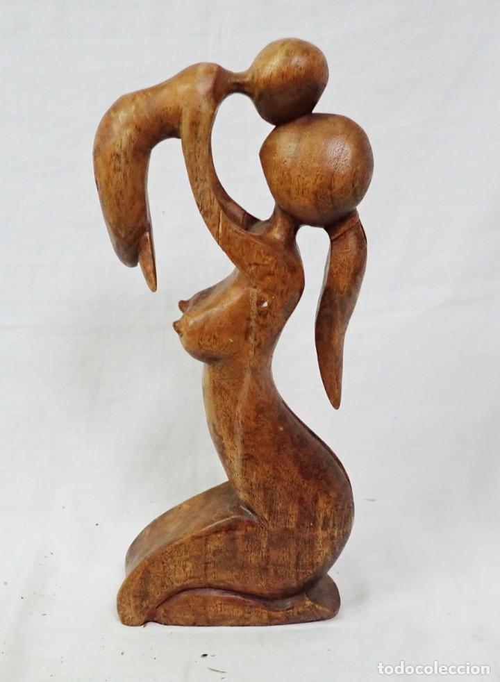 Vintage: ESCULTURA EN TALLA DE MADERA