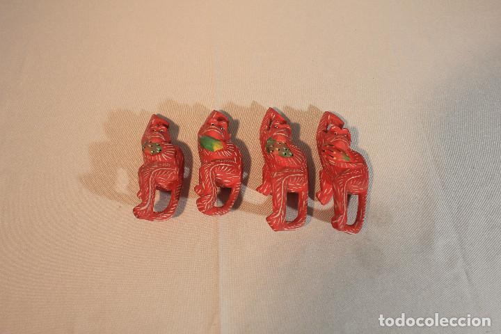 Vintage: SET 4 FIGURAS TALLAS MONOS ROJOS