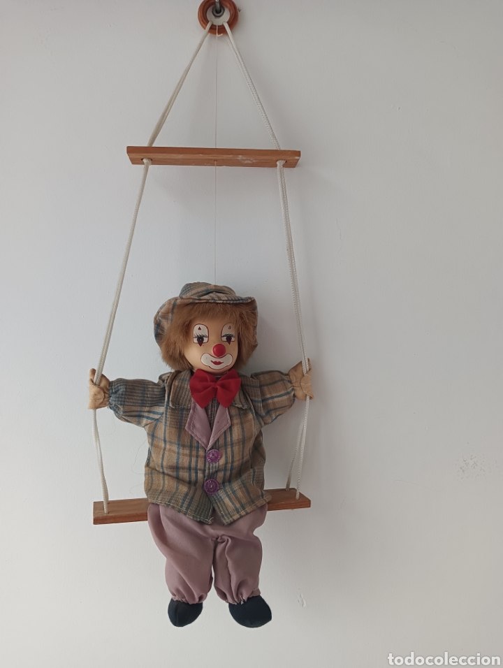 Vintage: Payaso vintage sobre columpio