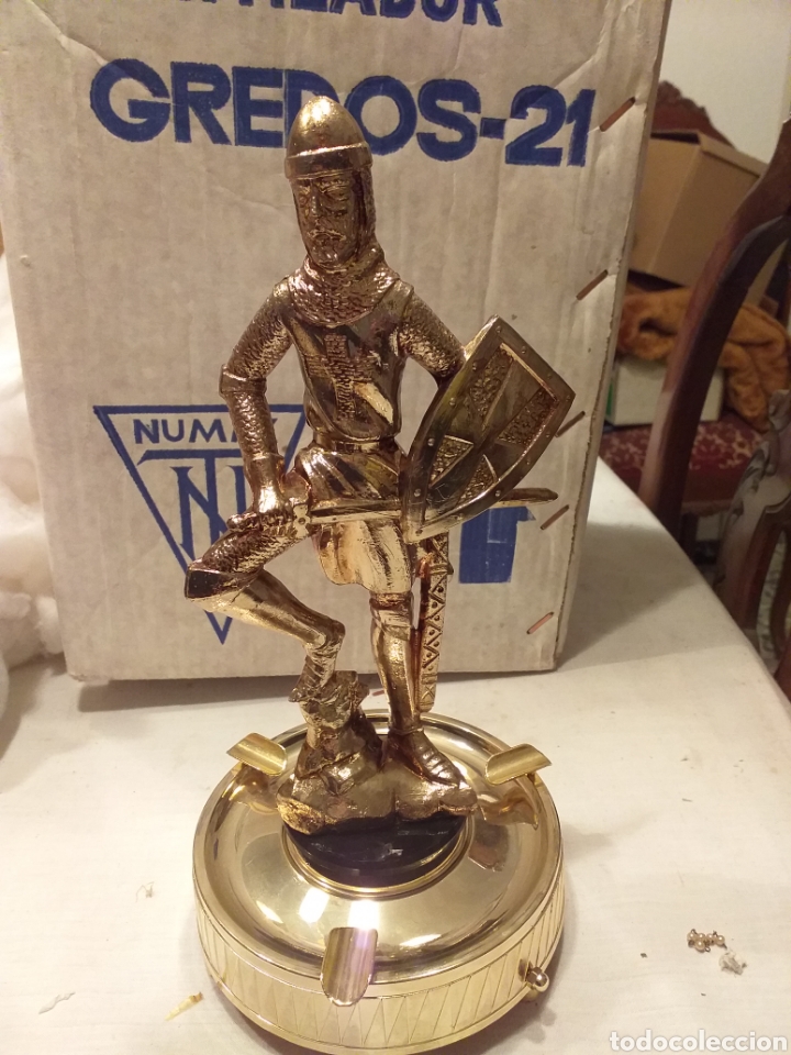 Vintage: Cenizero con caja de m&uacute;sica