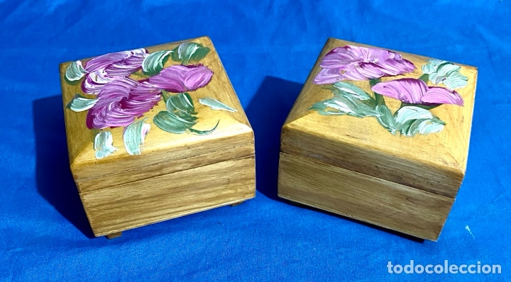 Vintage: Dos bonitas cajas vintage de madera pintadas a mano.
