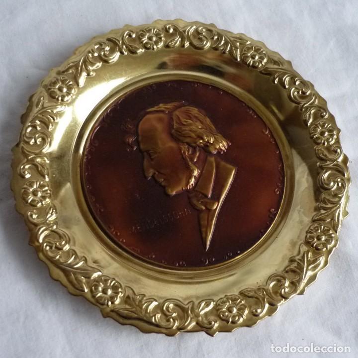 Vintage: Platillo de chapa dorada y lat&oacute;n Mendelssohn - Foto 1