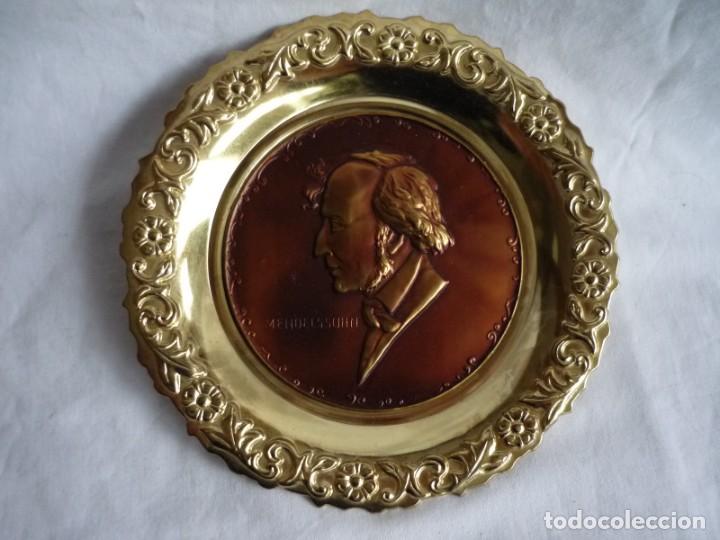 Vintage: Platillo de chapa dorada y lat&oacute;n Mendelssohn - Foto 2