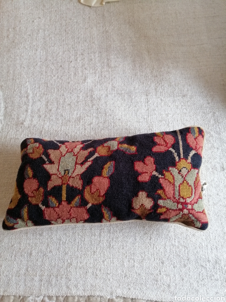 Vintage: Cojin punto cruz hecho s mano