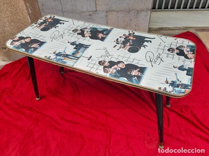 Vintage: THE BEATLES MEMORABILIA MESA AUXILIAR VINTAGE 1964/65 WALLPAPER UK MED.: 92X39X50 CMS. (GBM)