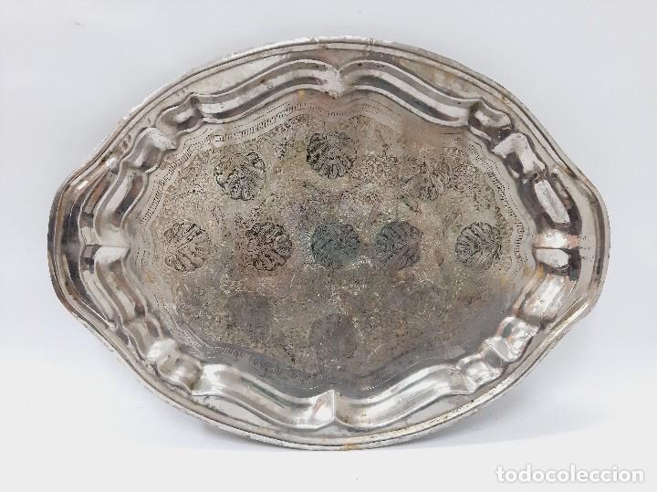 Vintage: Bandeja vintage plateada ornamentada