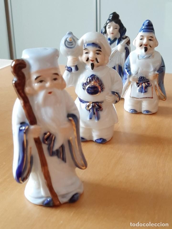 Vintage: 2 Dioses Chinos de la Fortuna + 1 regalo - Sabios Chinos en porcelana azul y oro
