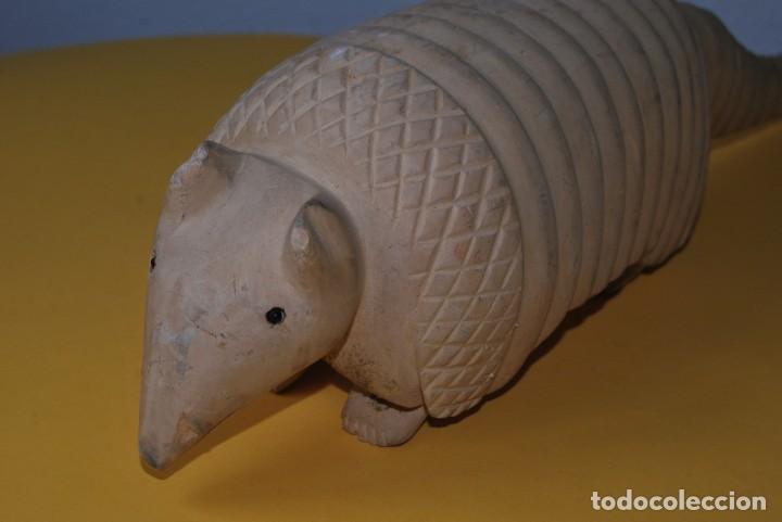 Vintage: FIGURA DE MADERA DE BALSA - ARMADILLO - 50 CM - Foto 9