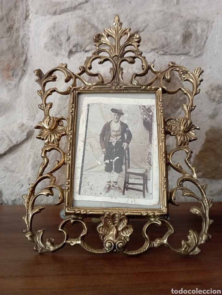 Vintage: ANTIGUO PORTARRETRATOS DE FUNDICION LAT&Oacute;N