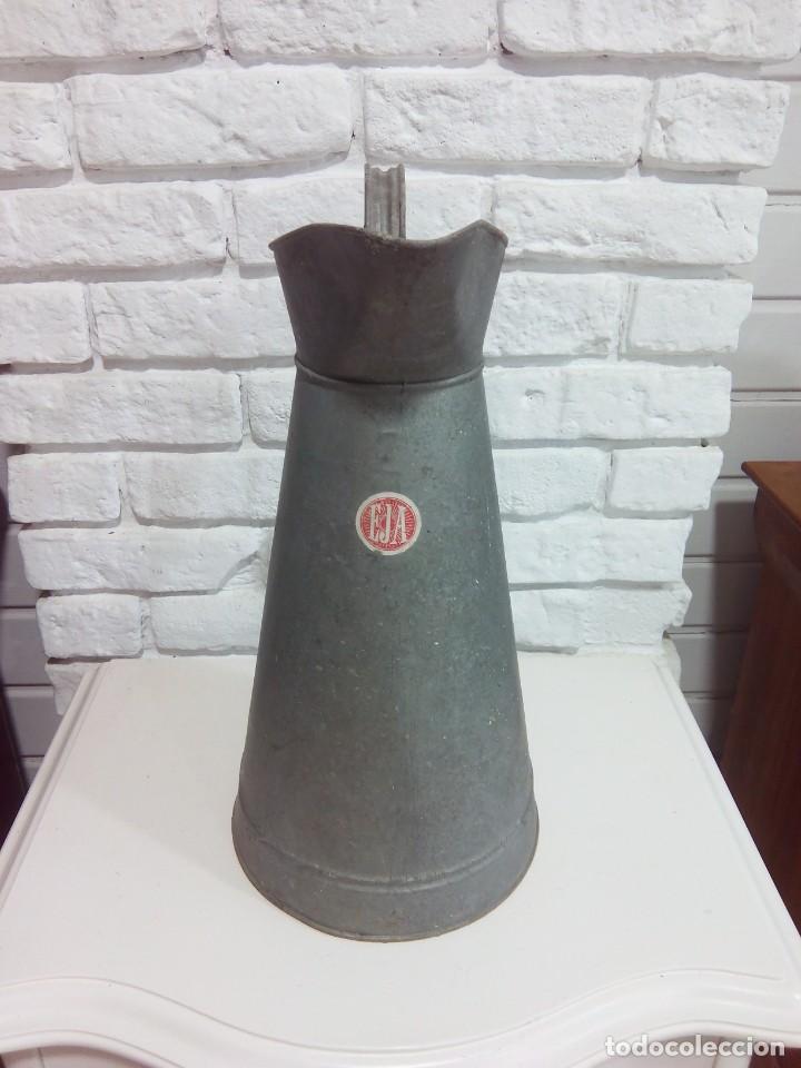 Vintage: ANTIGUA JARRA DE ZINC - Foto 6