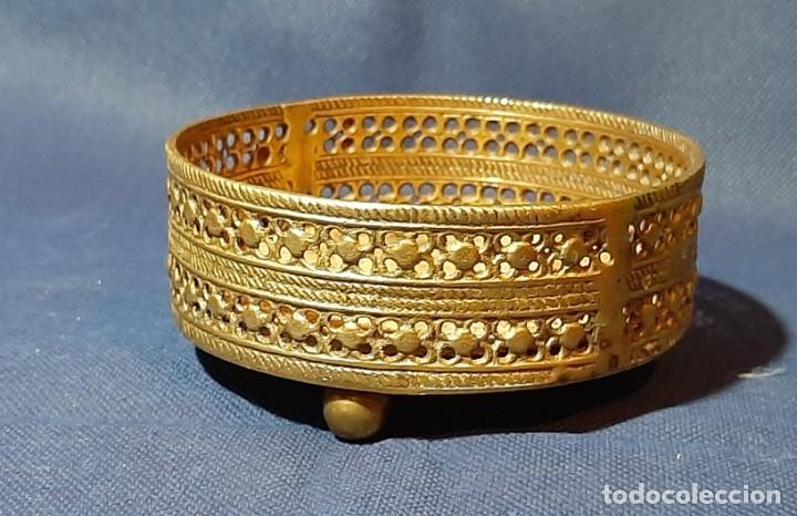Vintage: Antiguo reposabotellas de bronce - Foto 2
