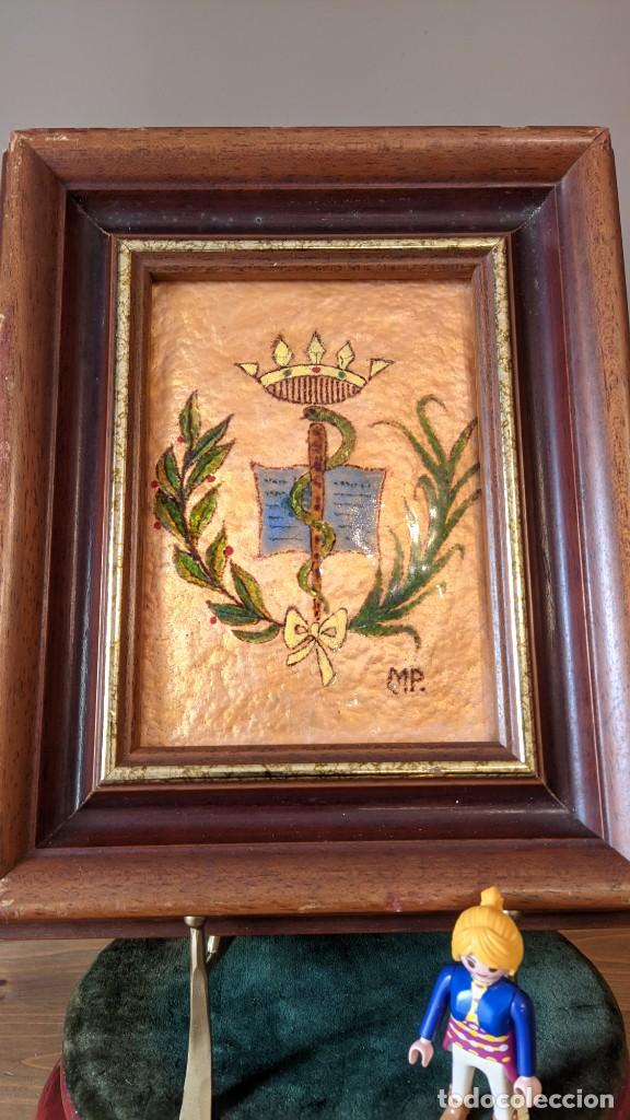 Vintage: EMBLEMA ESCUDO MEDICO ESMALTADO - Foto 1