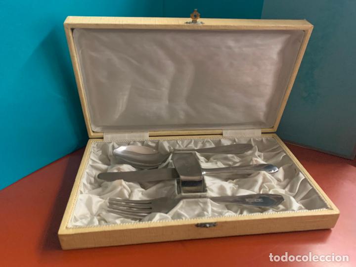 Vintage: Elegante juego de cubiertos y servilletero marca La Trucha, inoxidable estuche original Iniciales MA