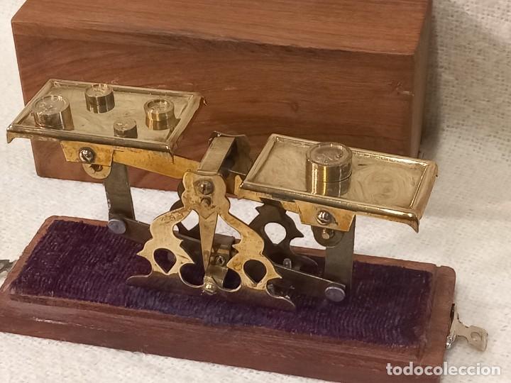 Vintage: BALANZA - LAT&Oacute;N (caja de madera) - Foto 1