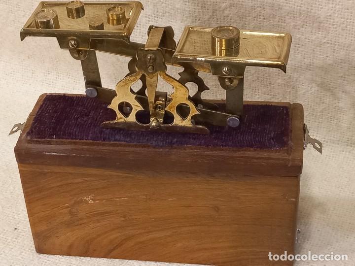 Vintage: BALANZA - LAT&Oacute;N (caja de madera) - Foto 2