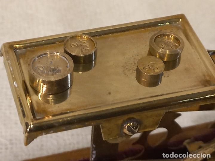 Vintage: BALANZA - LAT&Oacute;N (caja de madera) - Foto 4