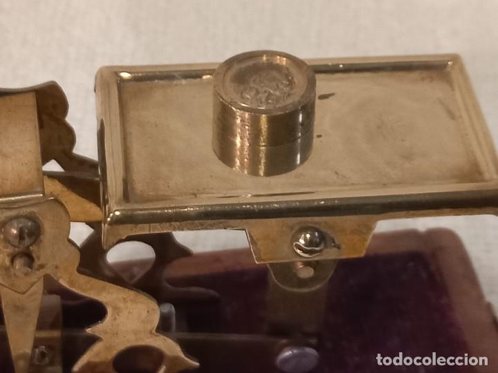 Vintage: BALANZA - LAT&Oacute;N (caja de madera) - Foto 5