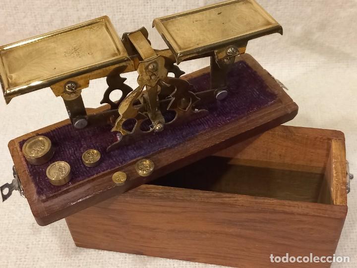 Vintage: BALANZA - LAT&Oacute;N (caja de madera) - Foto 7