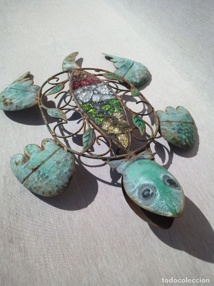 Vintage: Tortuga de metal, exterior decorativo, con cristales rotos
