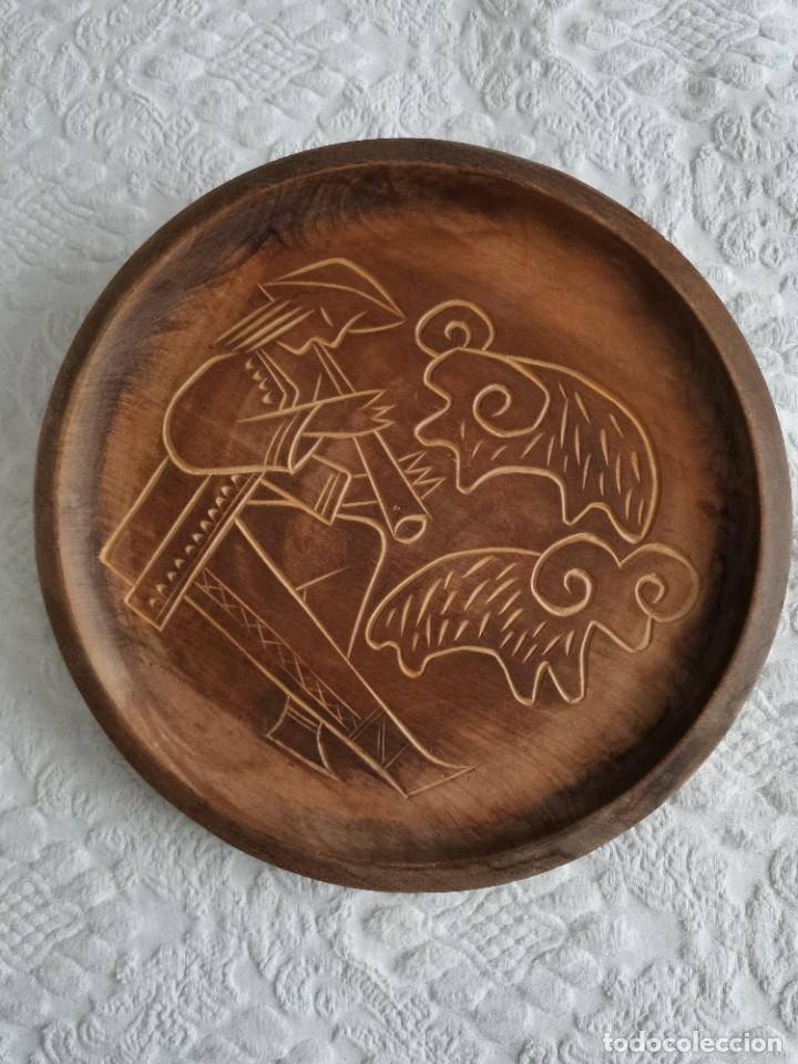 Vintage: Antiguo plato de madera, tallado, de Polonia