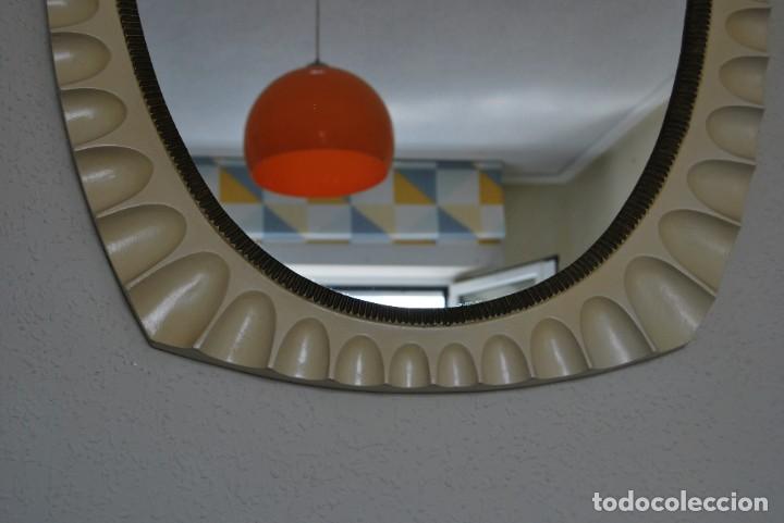 Vintage: ESPEJO DE PARED - PL&Aacute;STICO - A&Ntilde;OS 50 - Foto 4