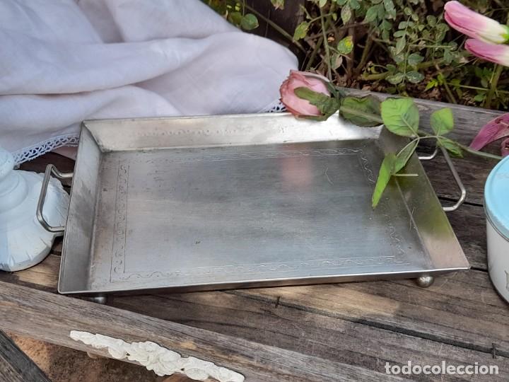 Vintage: Bandeja de metal grabado - Foto 1