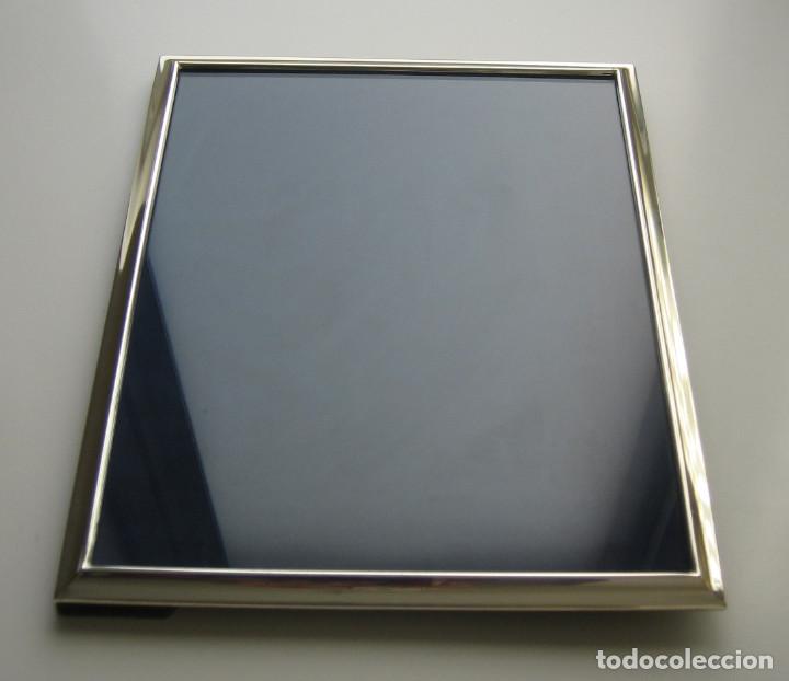 Vintage: PORTAFOTOS. MARCO RECTANGULAR. METAL PLATEADO.